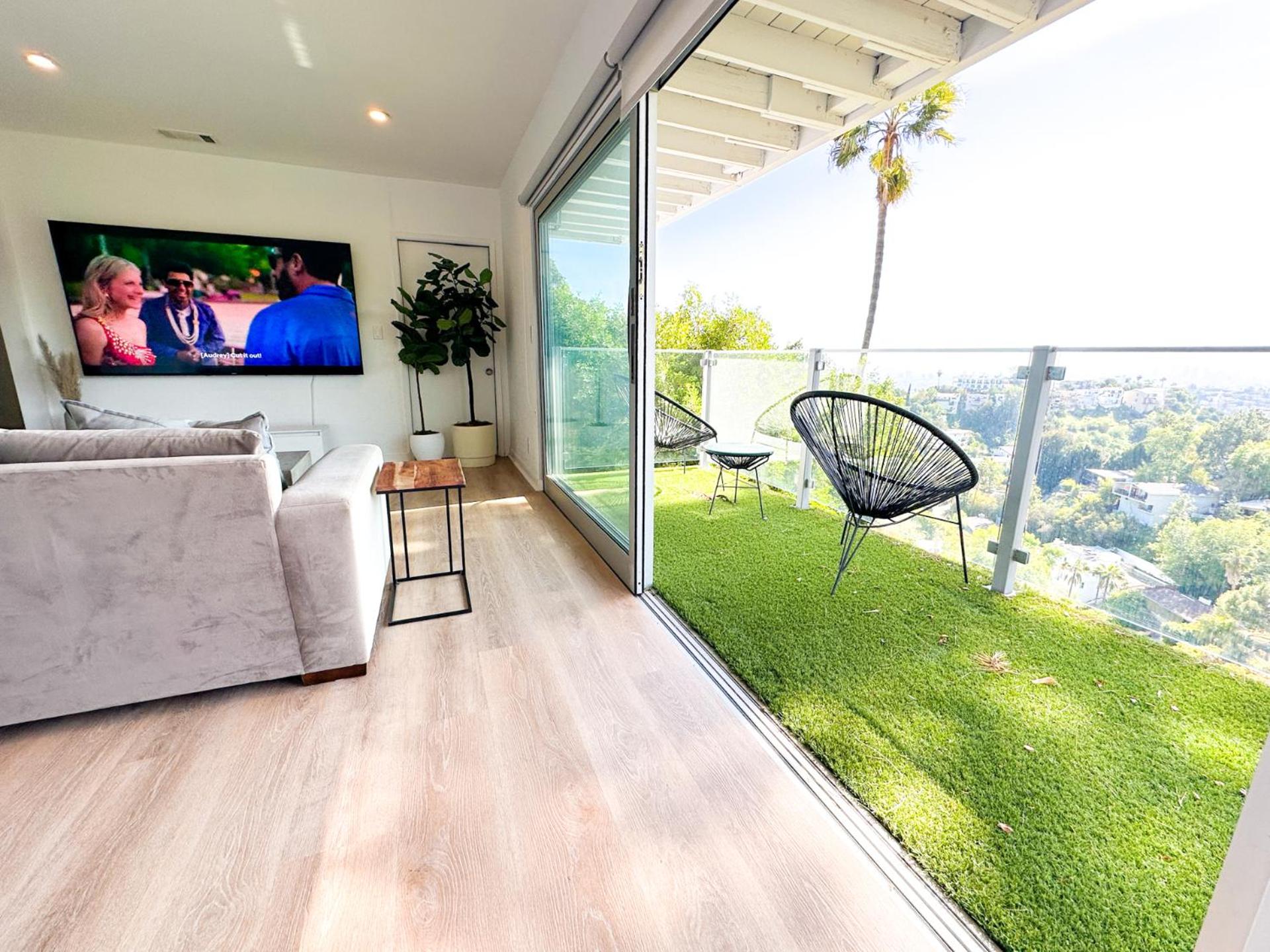 Stunning Views Hollywood Hills Lux Living