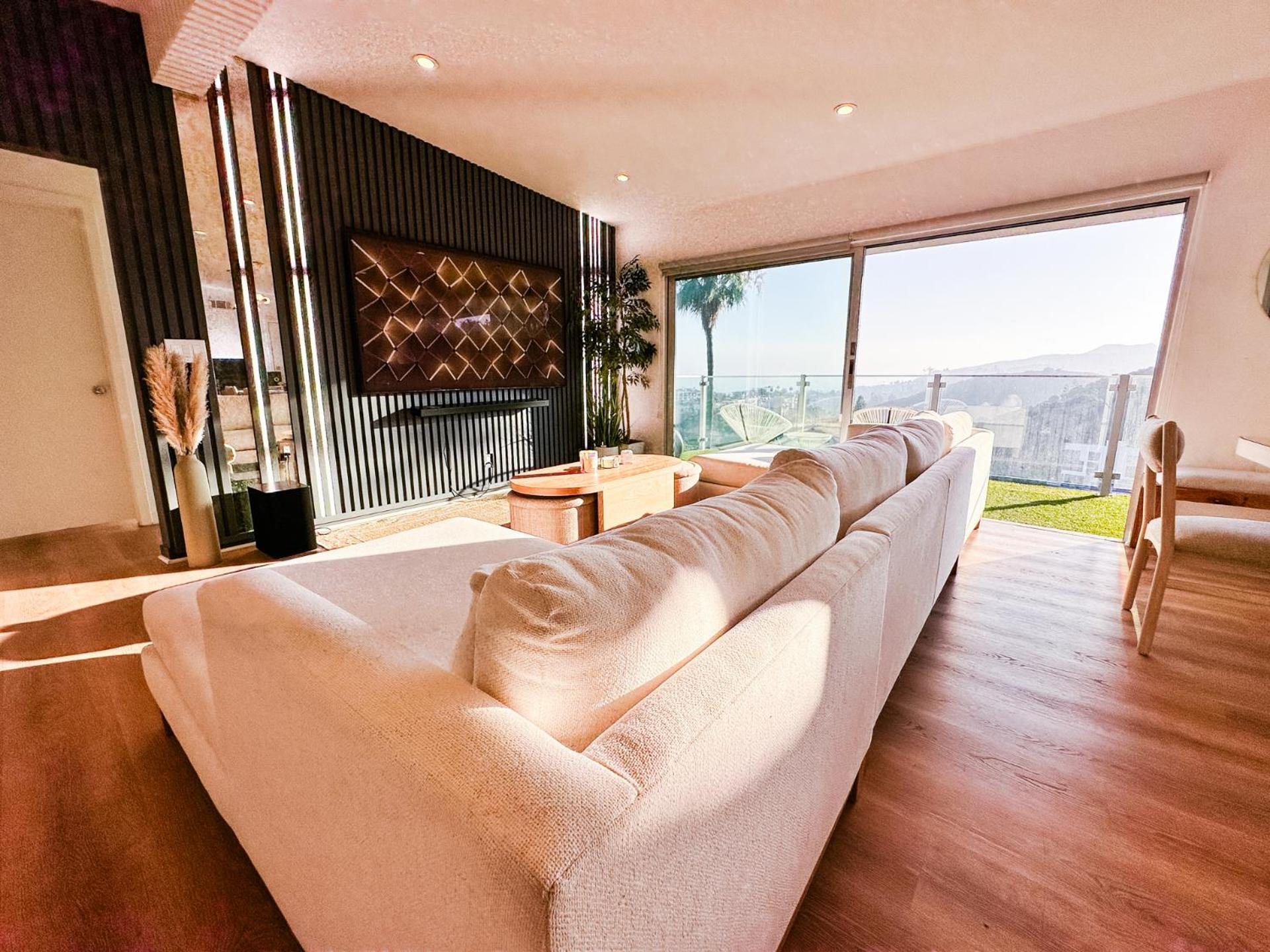 Stunning Views Hollywood Hills Lux Living