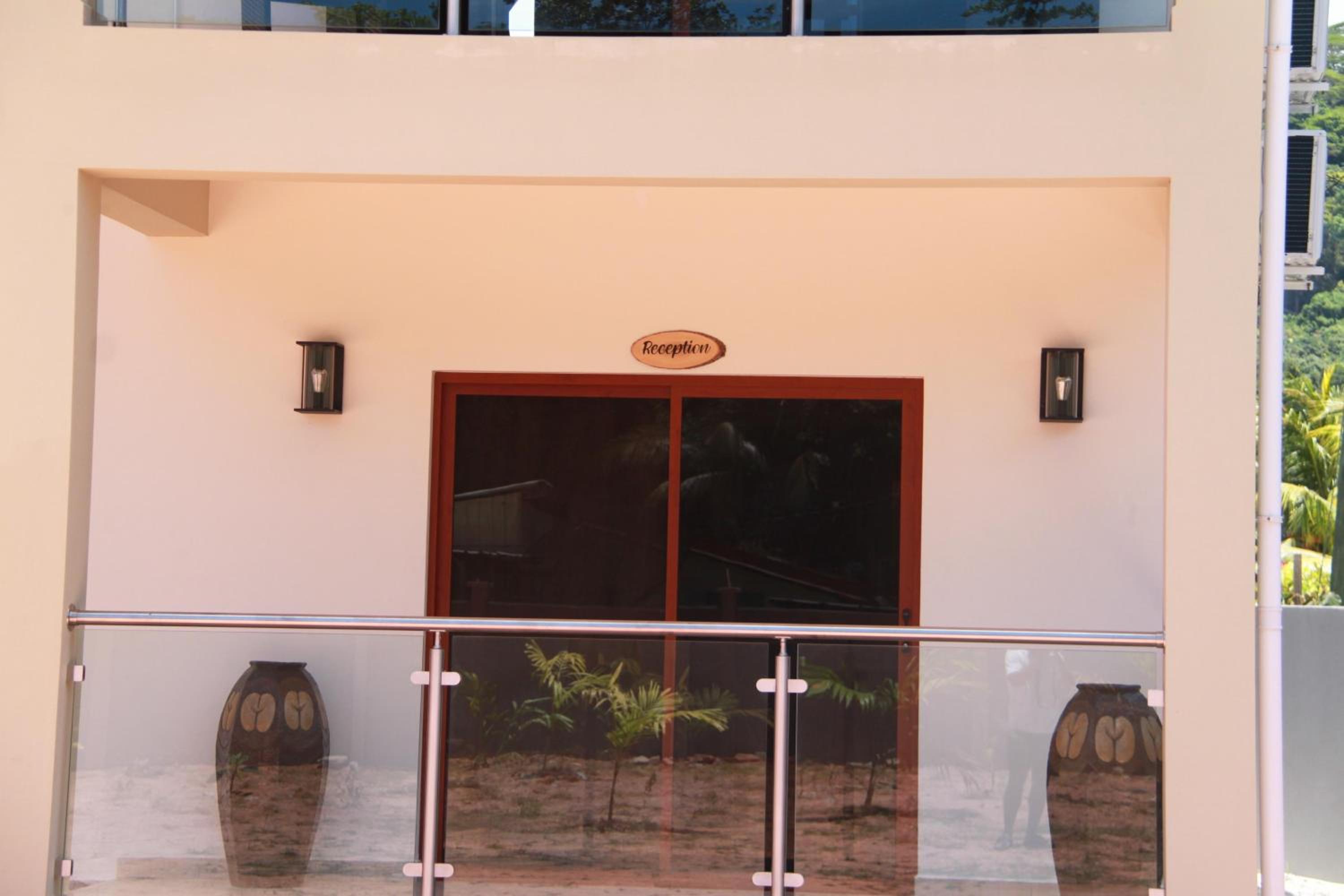 Yvon's Tropical Villa photo 3