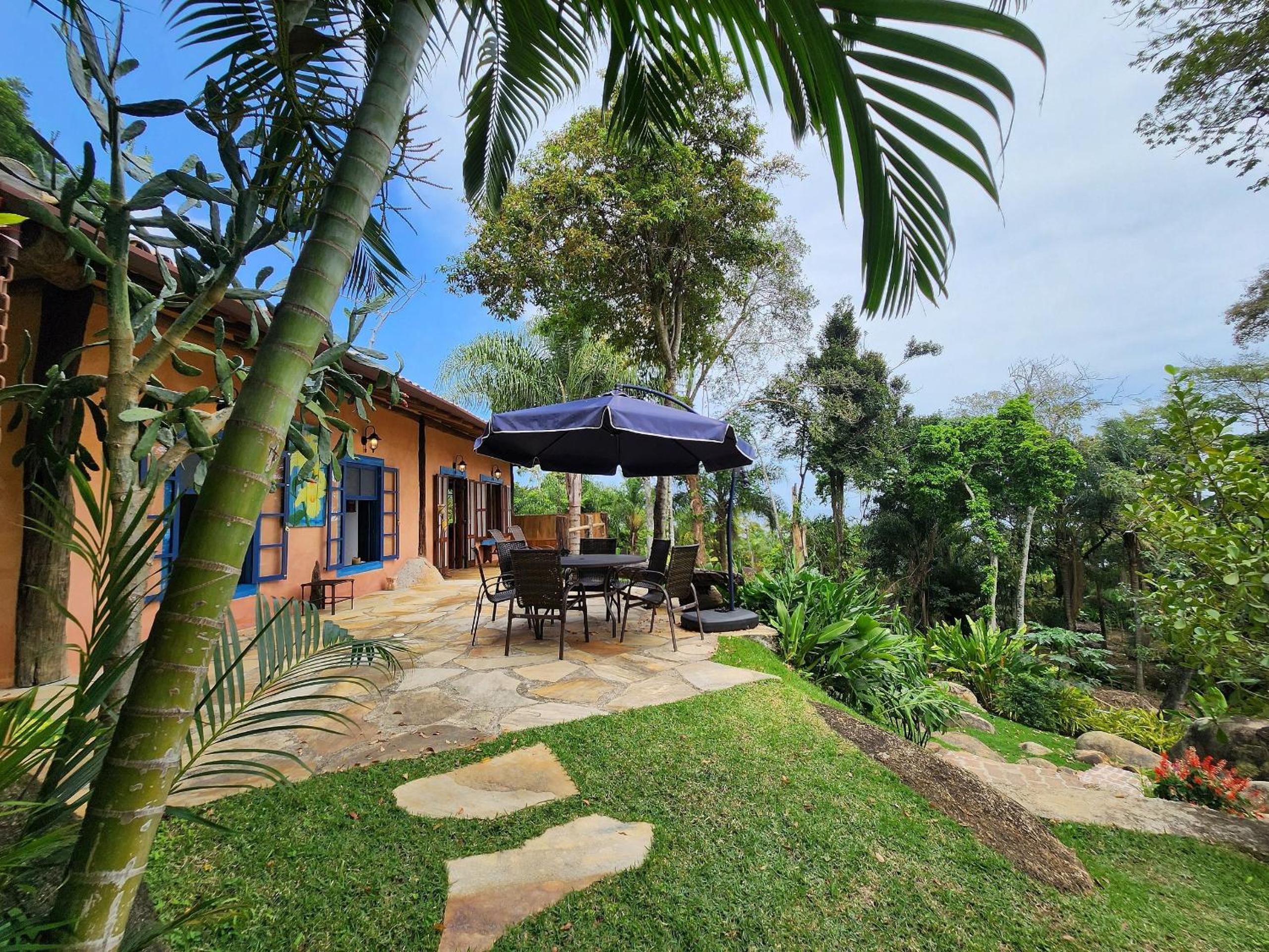 Bangalô com vista e piscina natural em Flechas