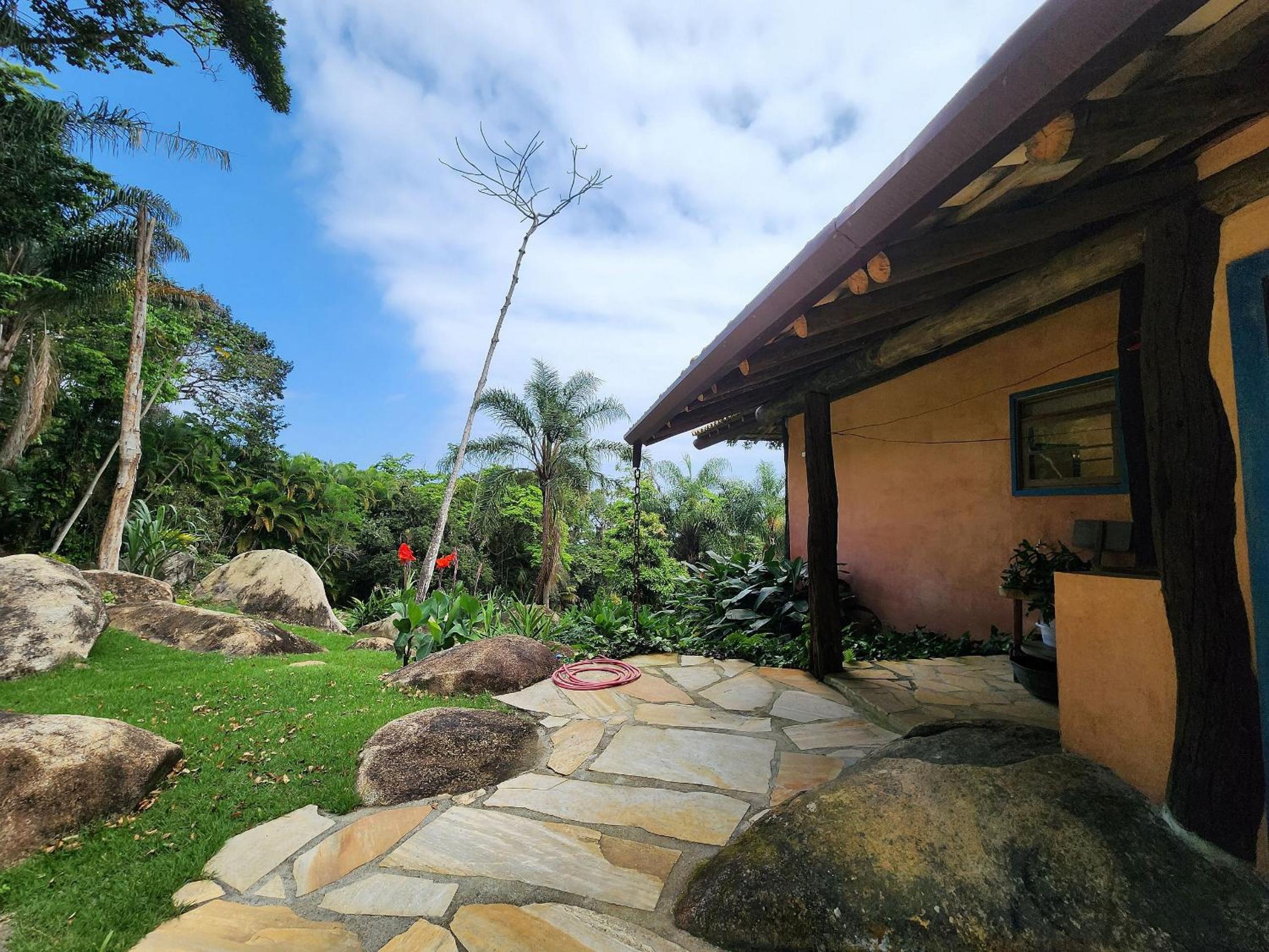 Bangalô com vista e piscina natural em Flechas