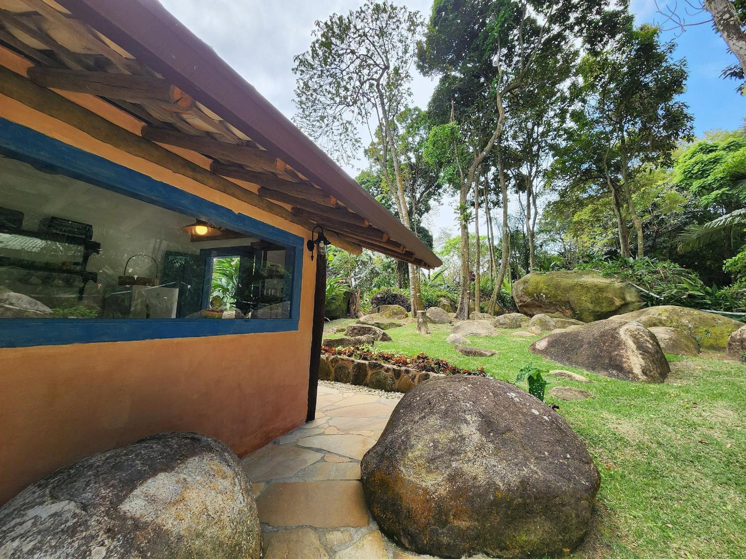 Bangalô com vista e piscina natural em Flechas