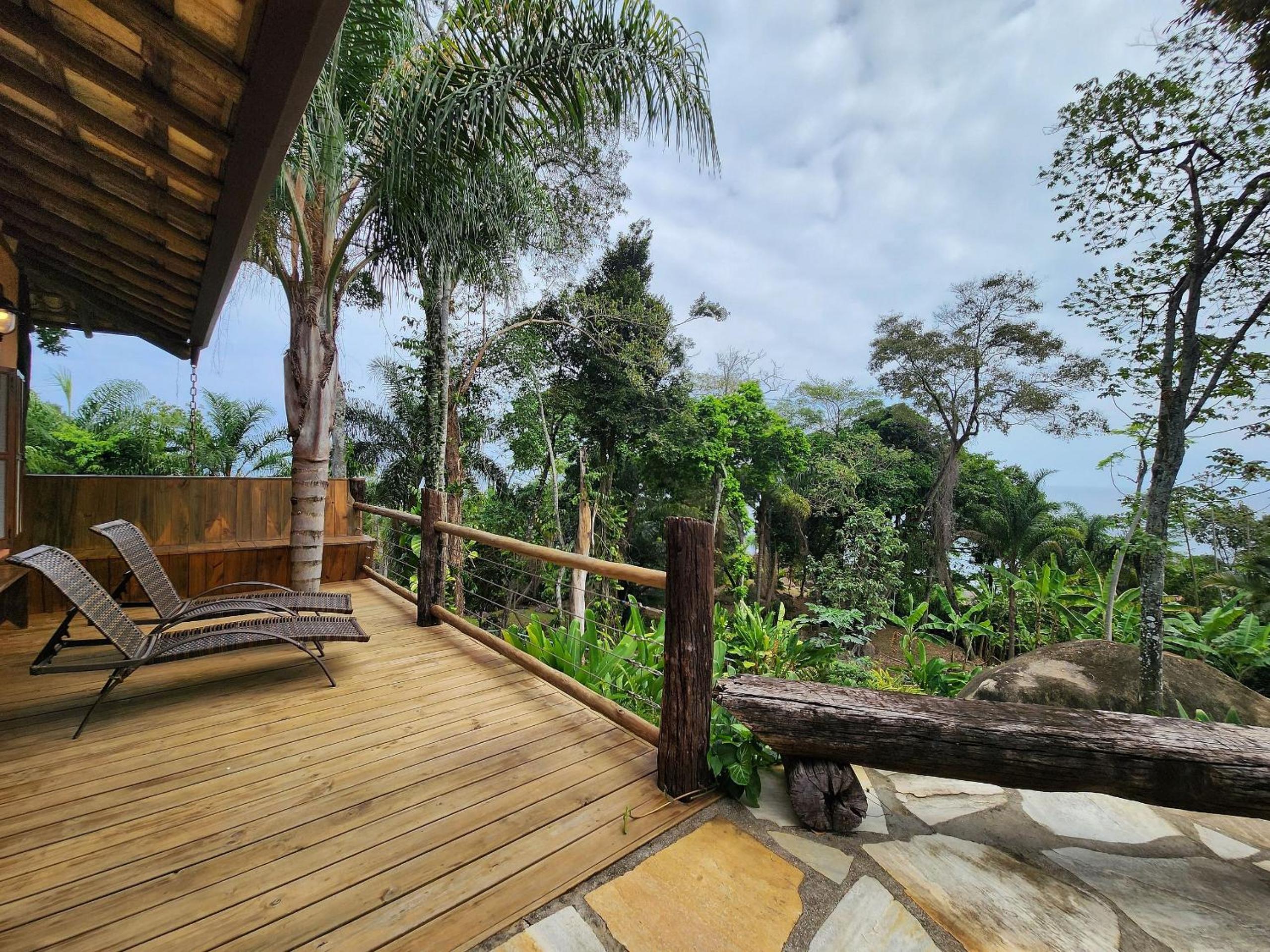 Bangalô com vista e piscina natural em Flechas