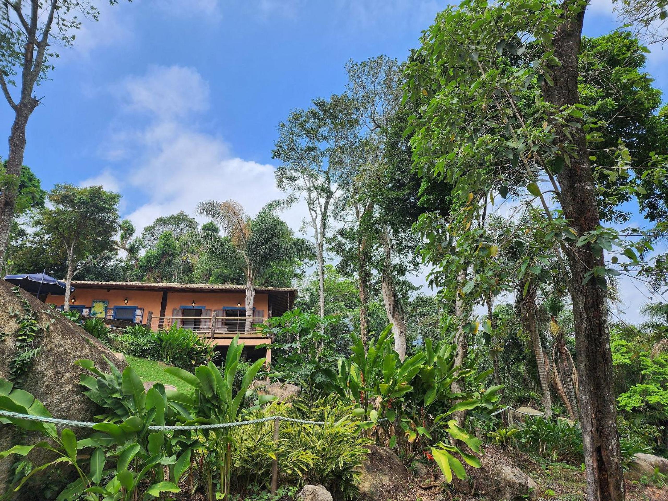 Bangalô com vista e piscina natural em Flechas