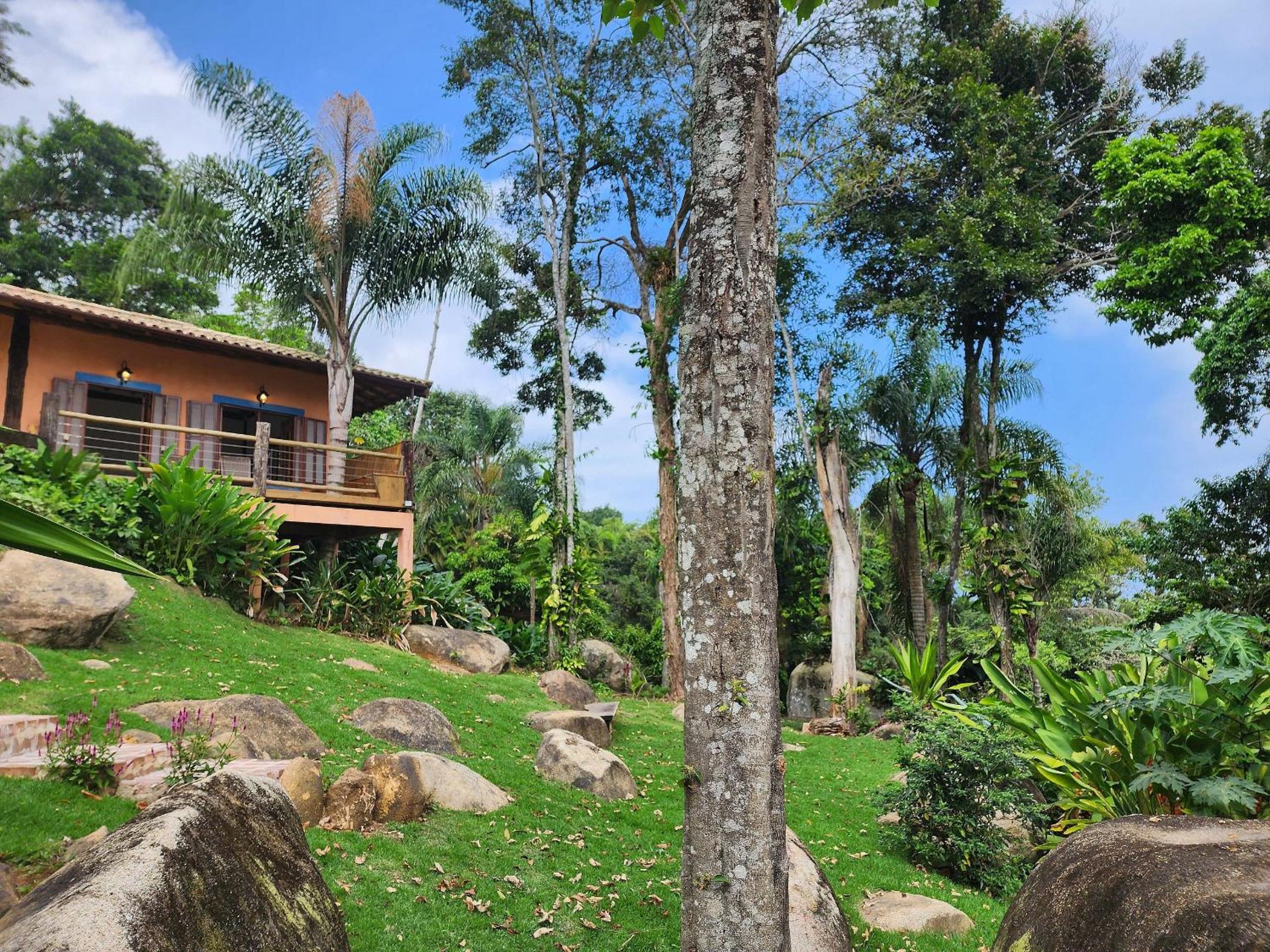 Bangalô com vista e piscina natural em Flechas