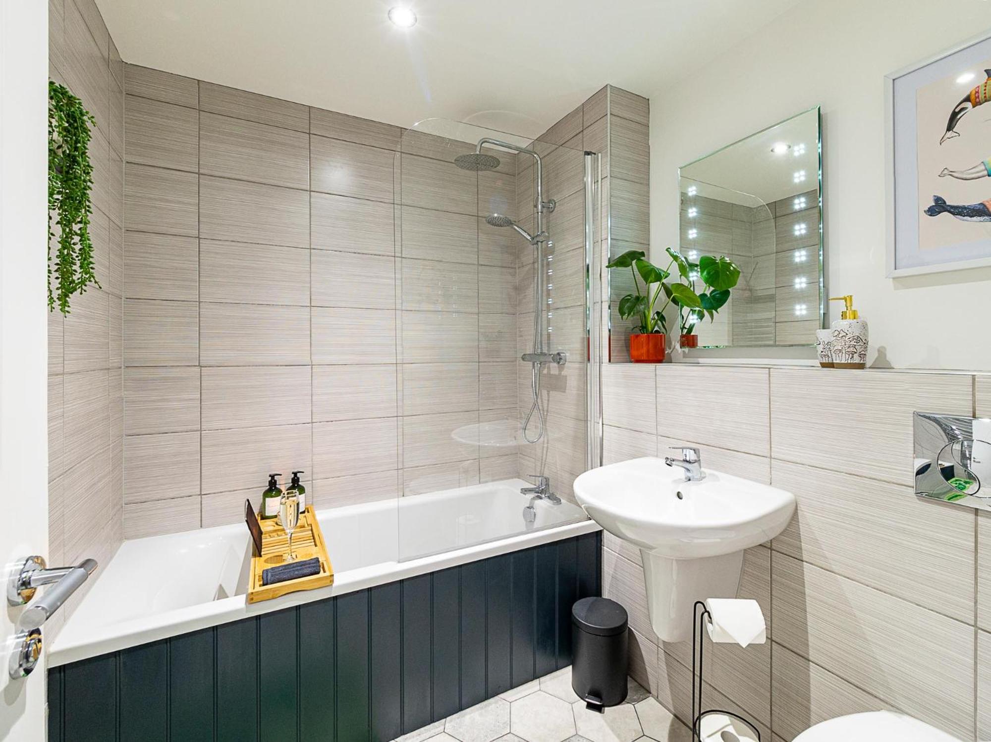 Esplanade Retreat - Stylish 1 Bed Apartment with Patio view 5