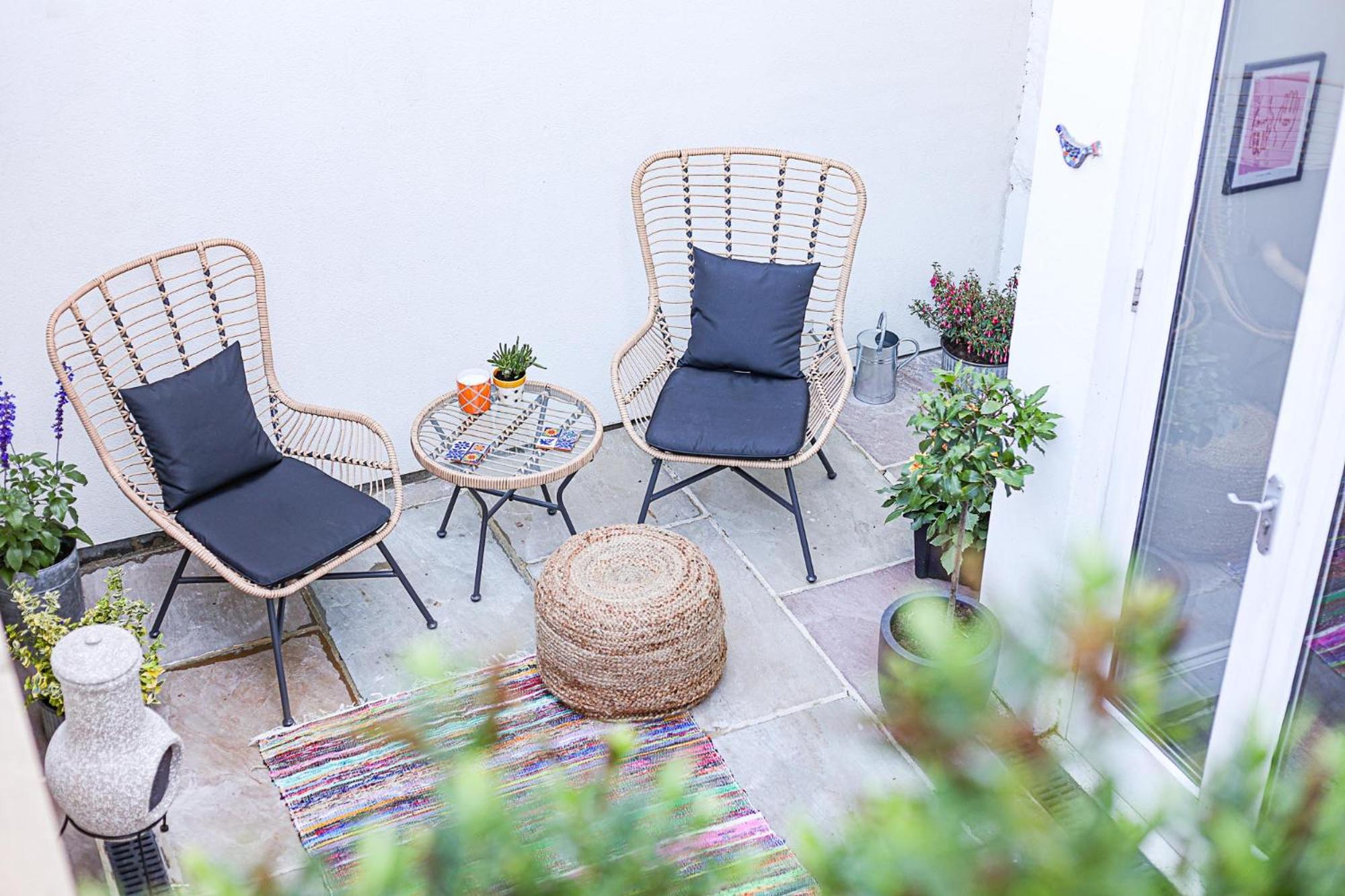 Esplanade Retreat - Stylish 1 Bed Apartment with Patio view 2