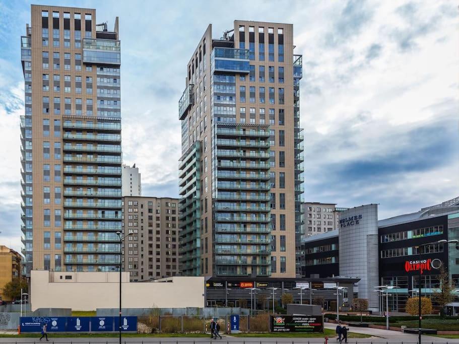Urban Chic - One Bedroom Apartment - Luxury Warsaw Stays- Platinum Towers&606