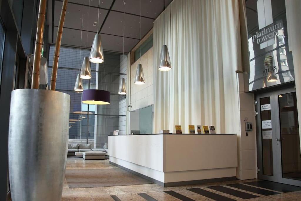 Urban Chic - One Bedroom Apartment - Luxury Warsaw Stays- Platinum Towers&606