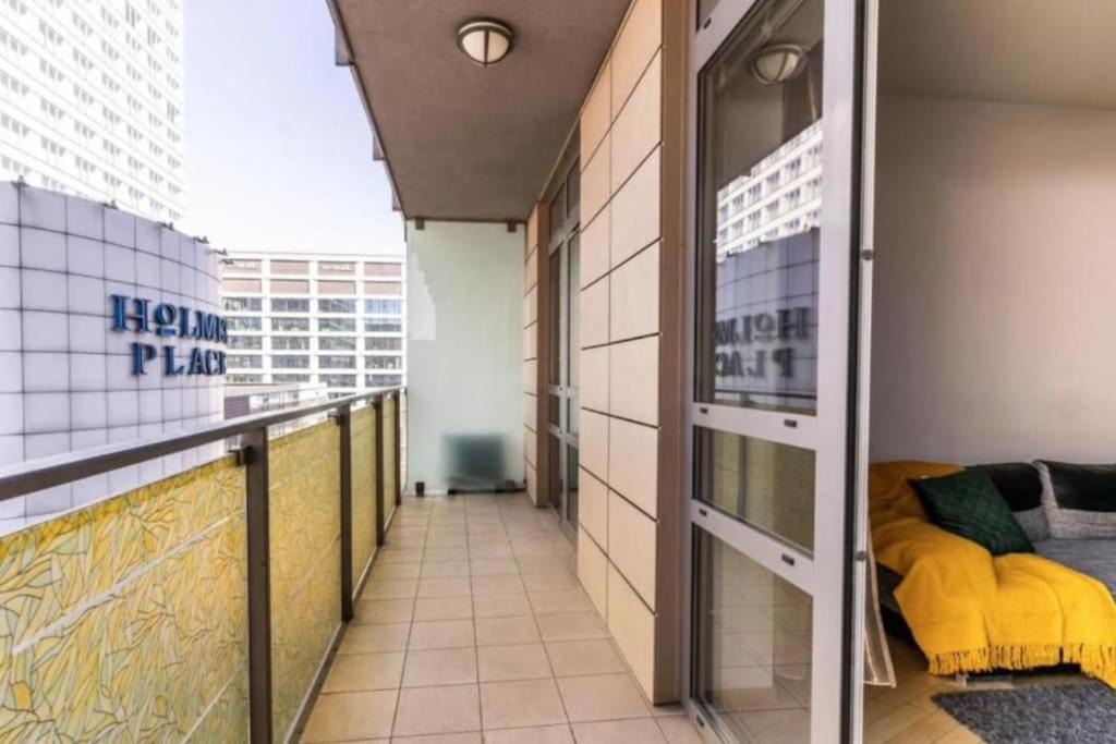 Urban Chic - One Bedroom Apartment - Luxury Warsaw Stays- Platinum Towers&606