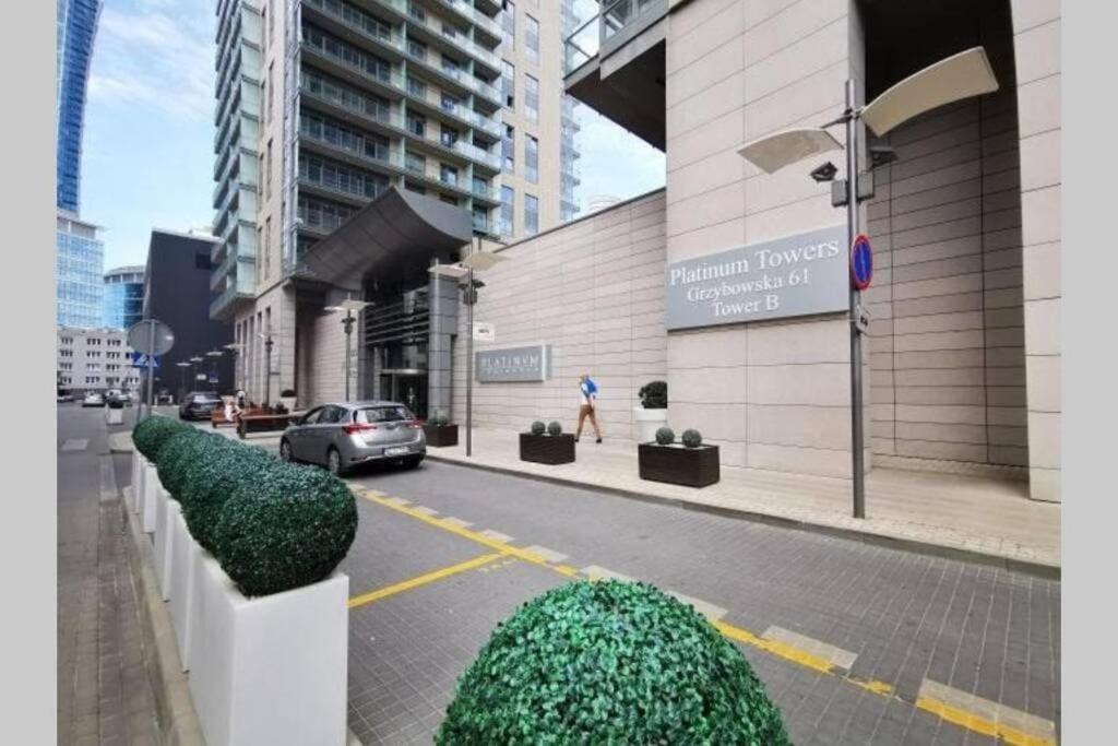 Urban Chic - One Bedroom Apartment - Luxury Warsaw Stays- Platinum Towers&606