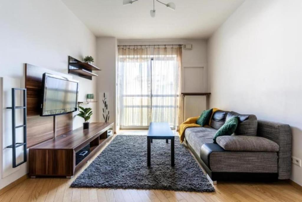 Urban Chic - One Bedroom Apartment - Luxury Warsaw Stays- Platinum Towers&606