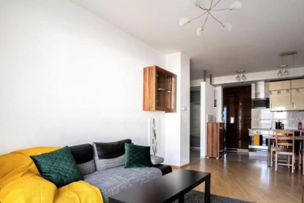 Urban Chic - One Bedroom Apartment - Luxury Warsaw Stays- Platinum Towers&606