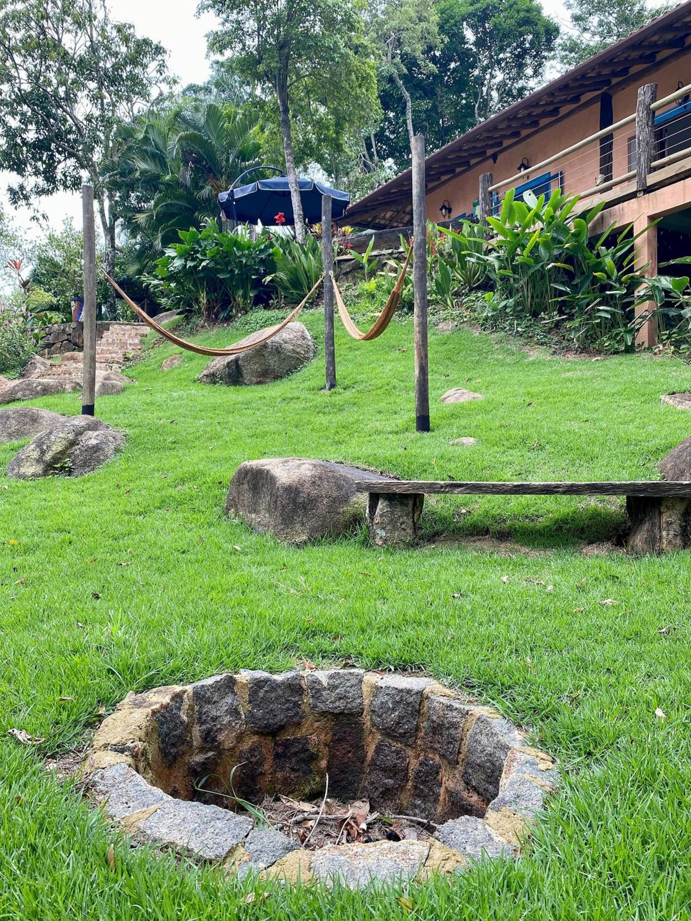 Bangalô com vista e piscina natural em Flechas