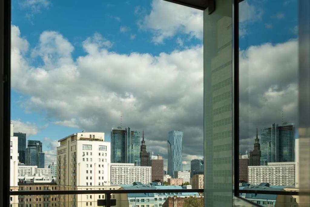 Urban Chic - One Bedroom Apartment - Luxury Warsaw Stays- Platinum Towers&606