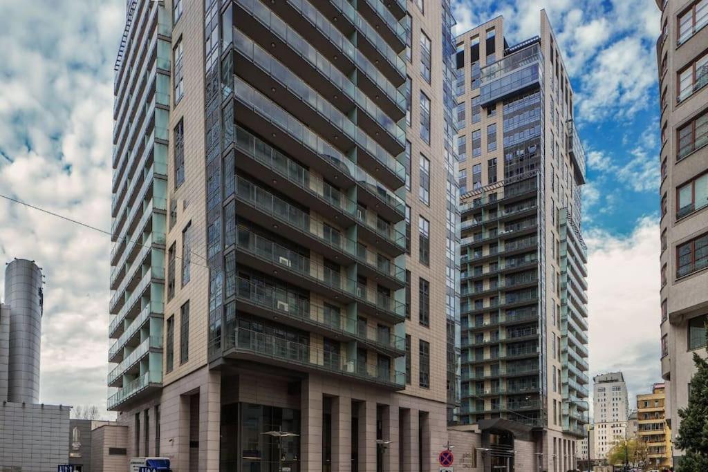 Urban Chic - One Bedroom Apartment - Luxury Warsaw Stays- Platinum Towers&606