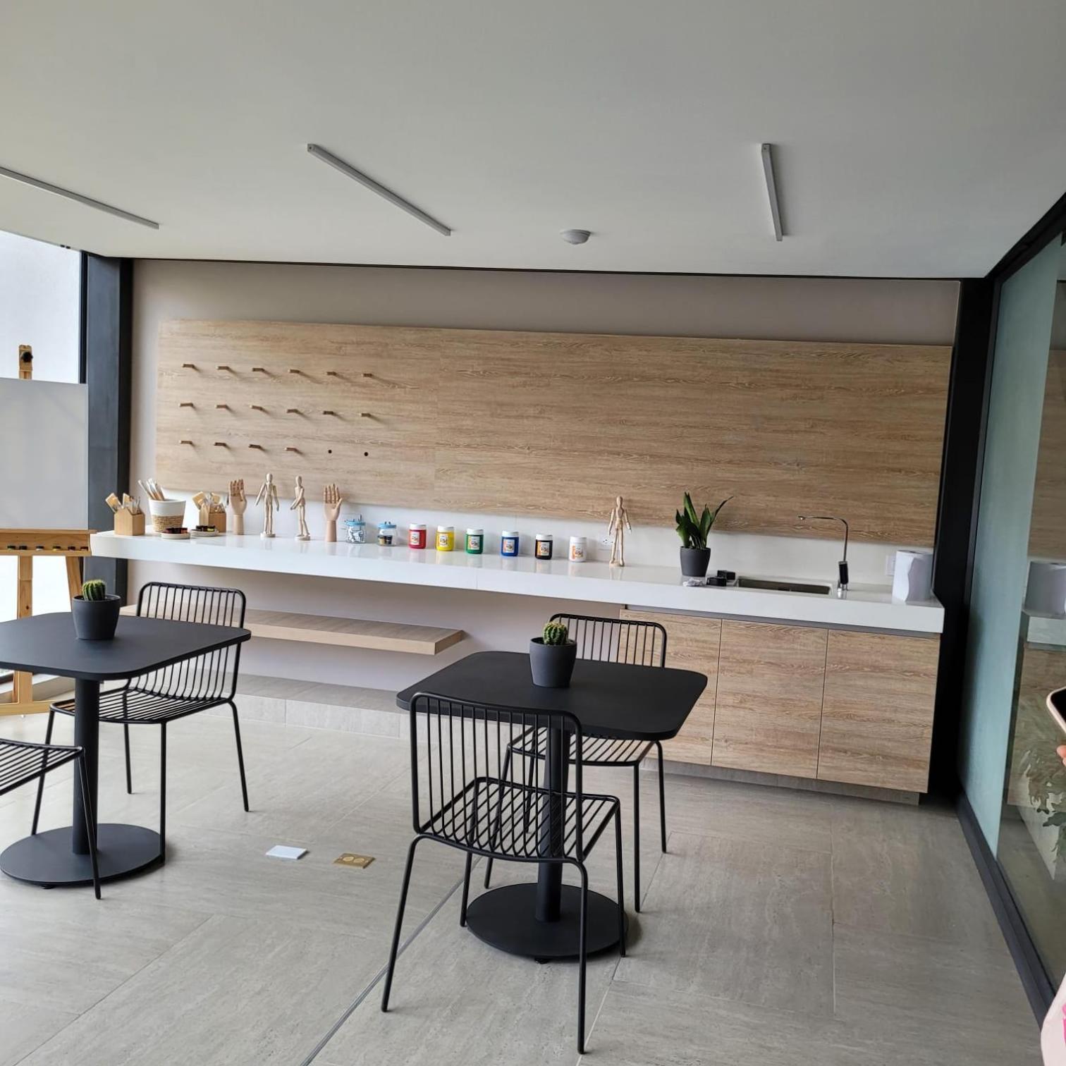 Apartaestudio cerca a Corferias y Embajada EEUU