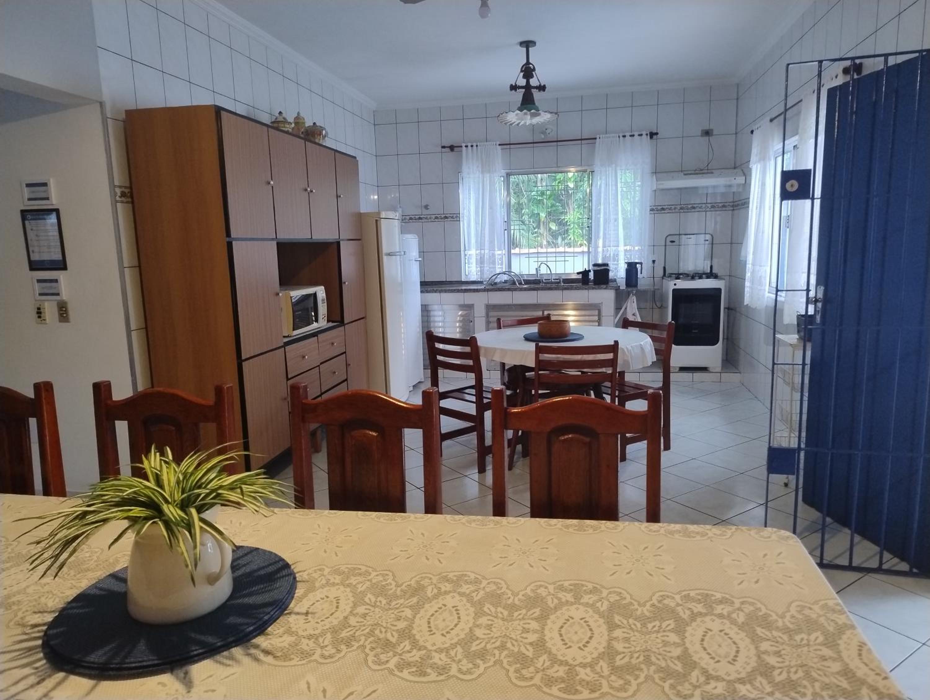 Casa com Quadra de Areia para 21 pessoas em Boracéia São Seba