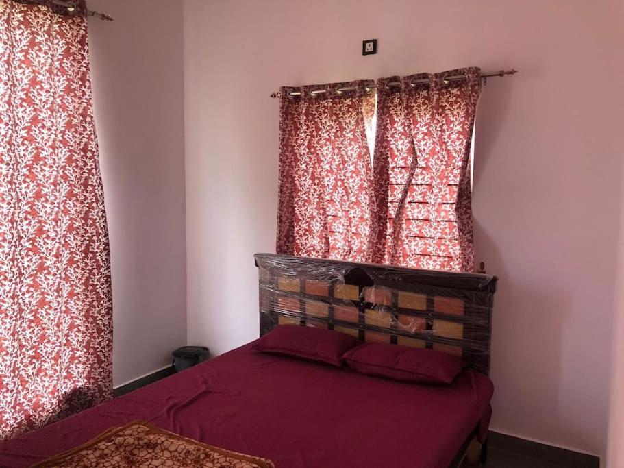 2BHK Farmhouse near Ananthigirii Hills by Skyline Homestays view 5