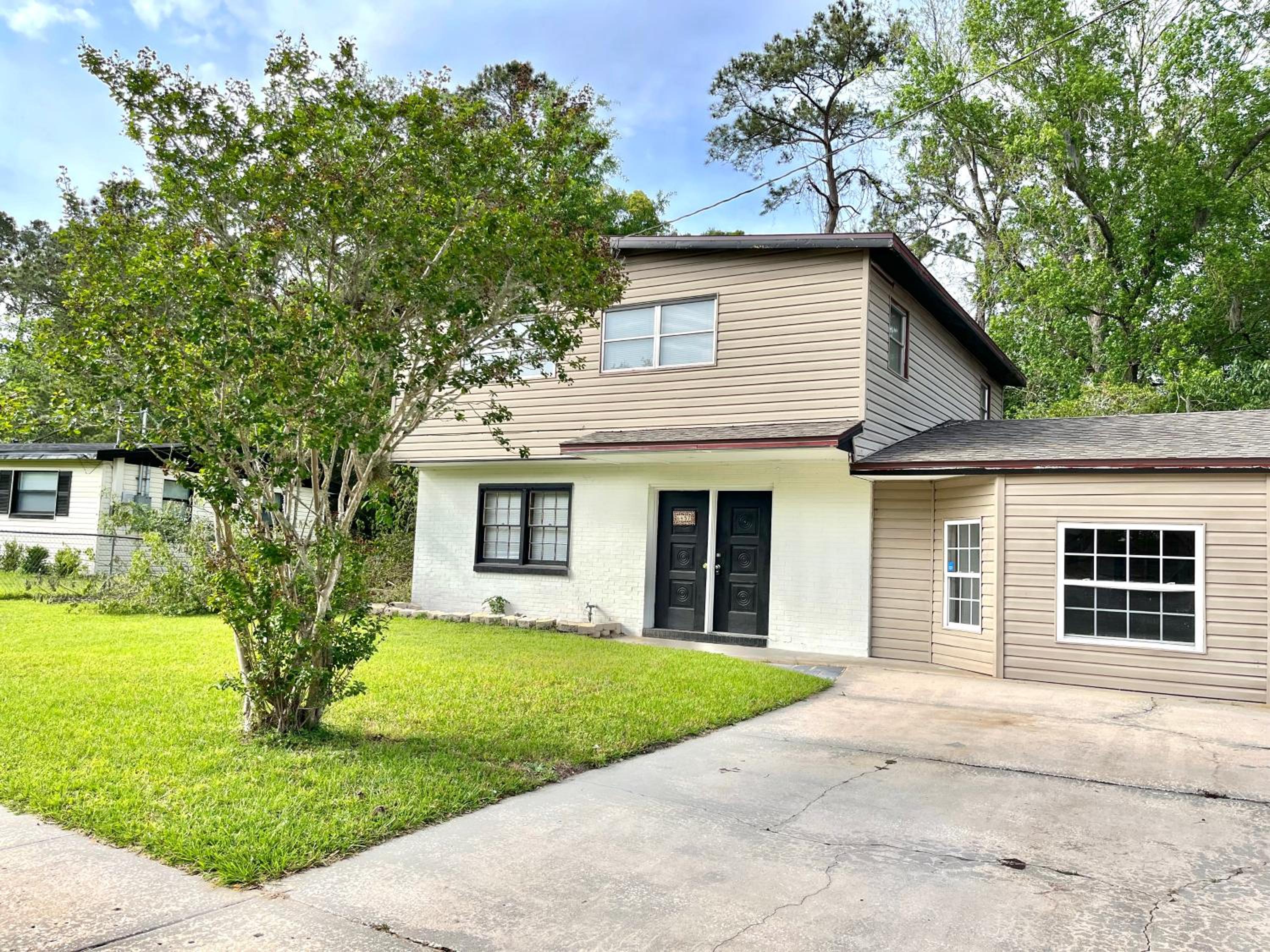 New! Cozy Home Unit A With WIFI, Affordable, TV view 3
