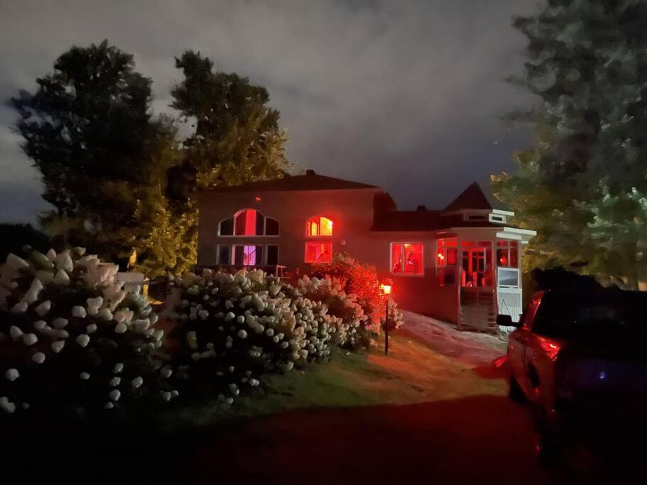 Lakefront House 25 minutes from downtown Ottawa-Gatineau