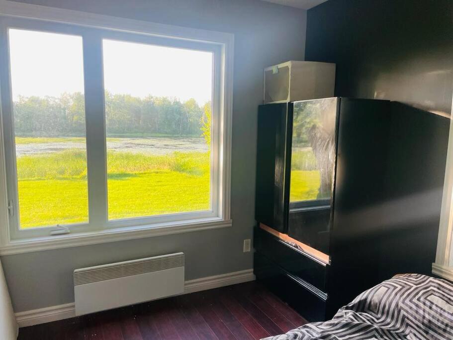 Lakefront House 25 minutes from downtown Ottawa-Gatineau