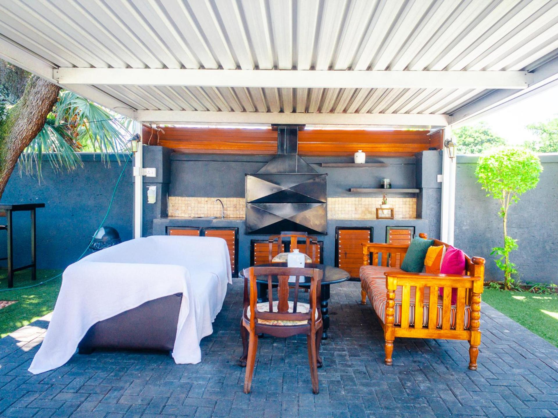 New England Guest House by Ilawu