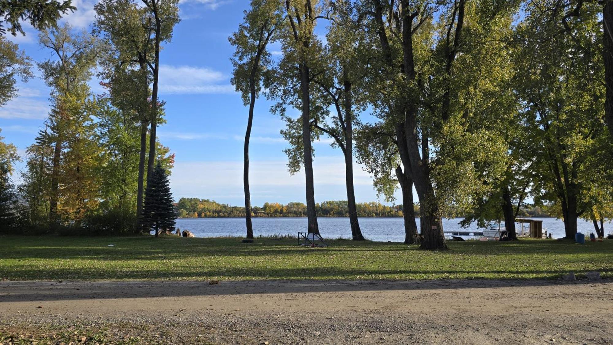 Lakefront House 25 minutes from downtown Ottawa-Gatineau