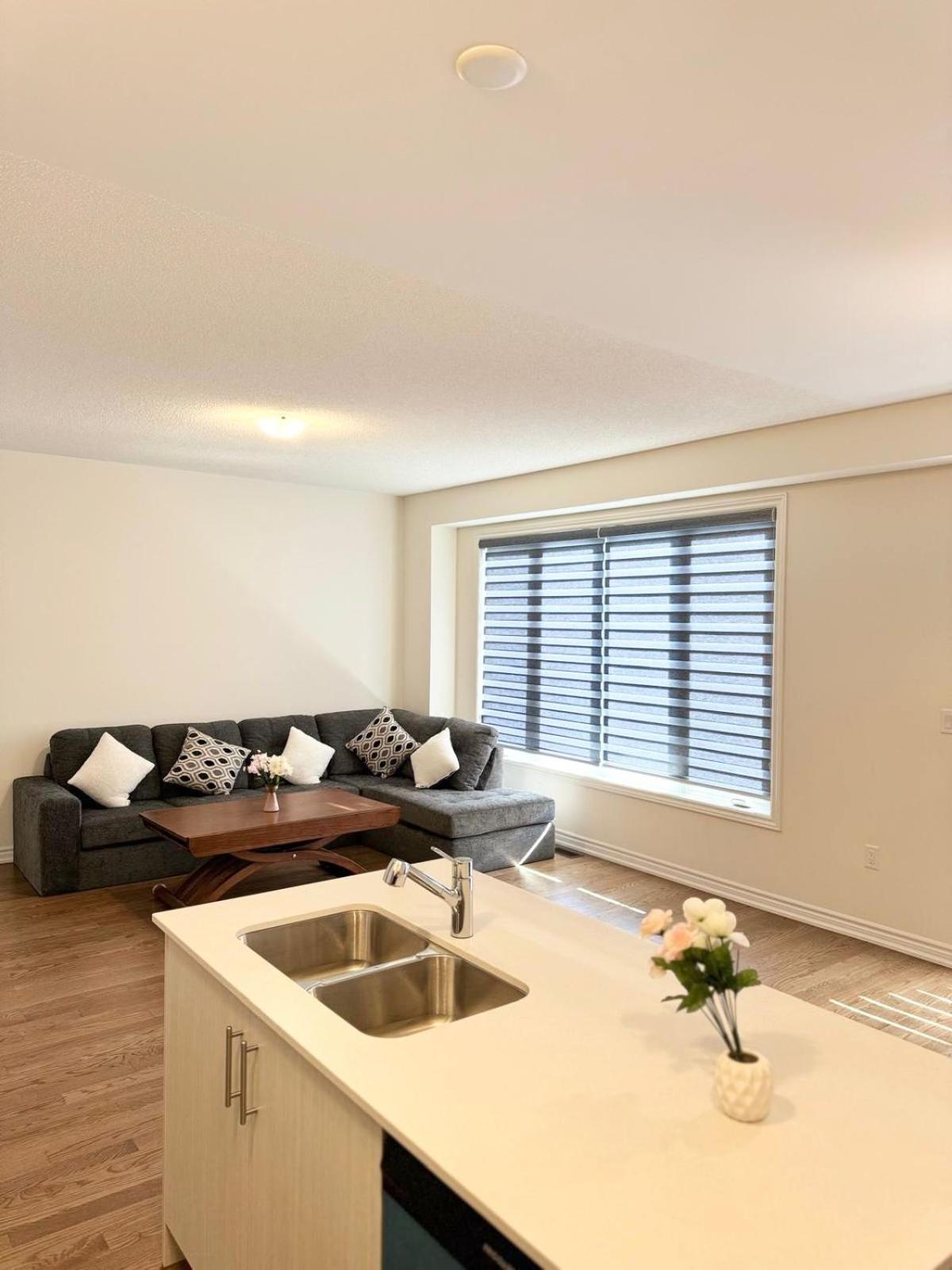 Barrie Vacations - Brand New Modern Home in Barrie! - Property Image 21