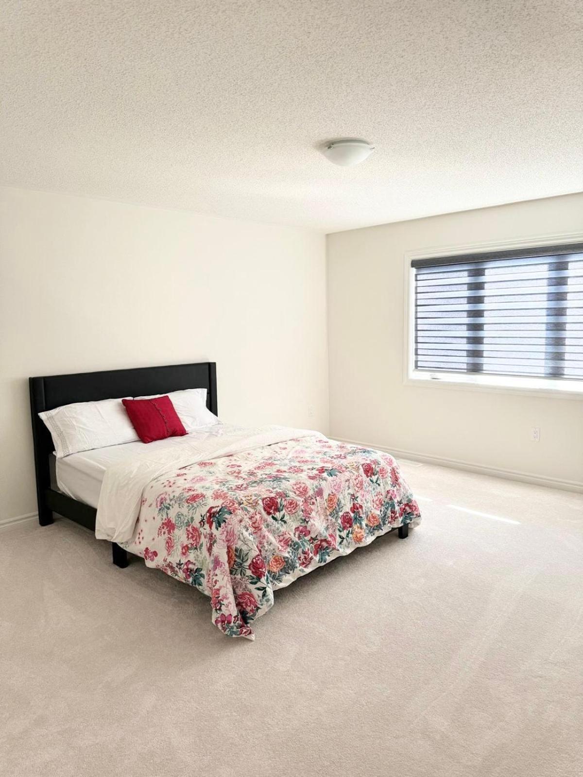 Barrie Vacations - Brand New Modern Home in Barrie! - Property Image 8