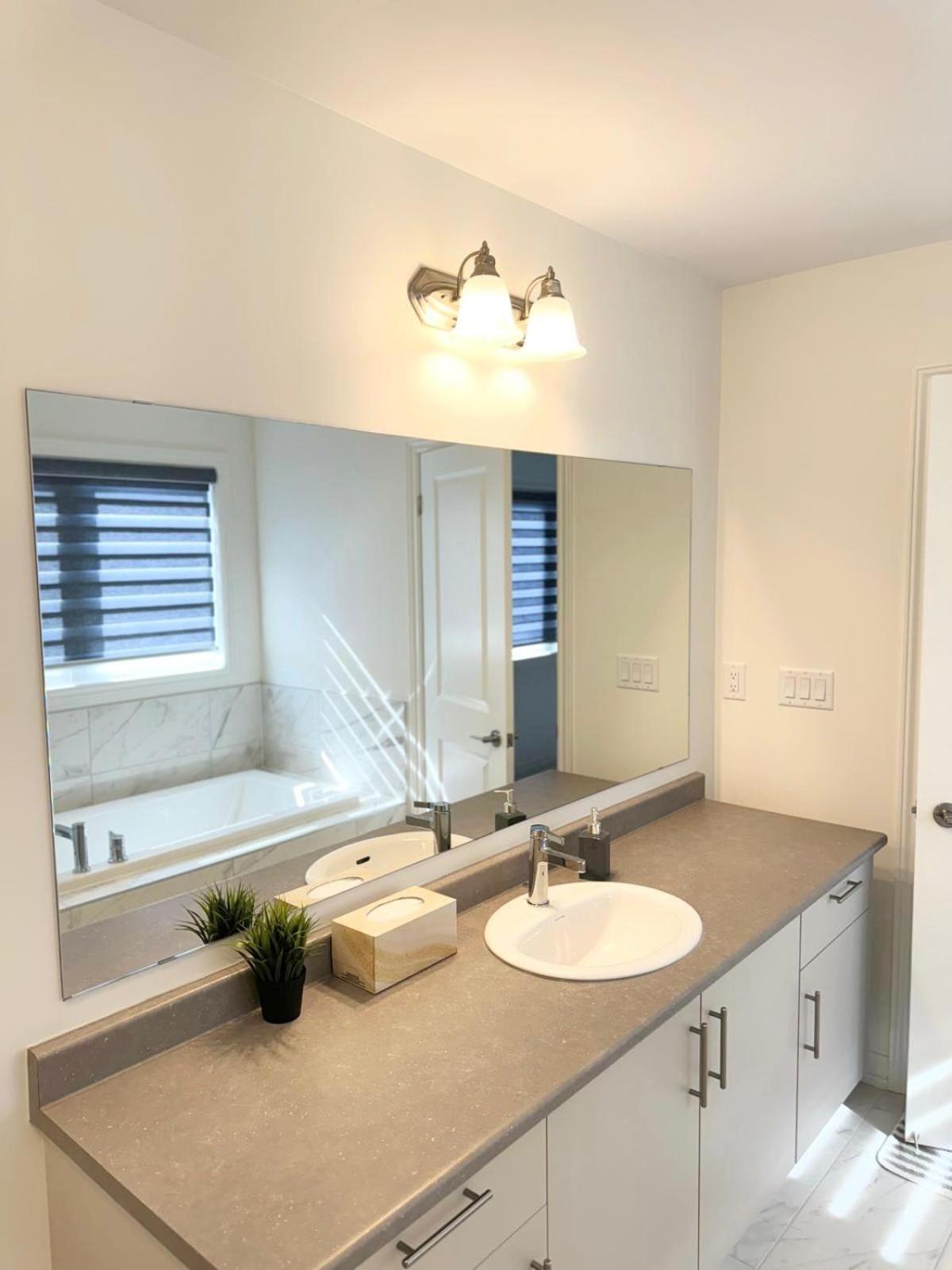 Barrie Vacations - Brand New Modern Home in Barrie! - Property Image 6