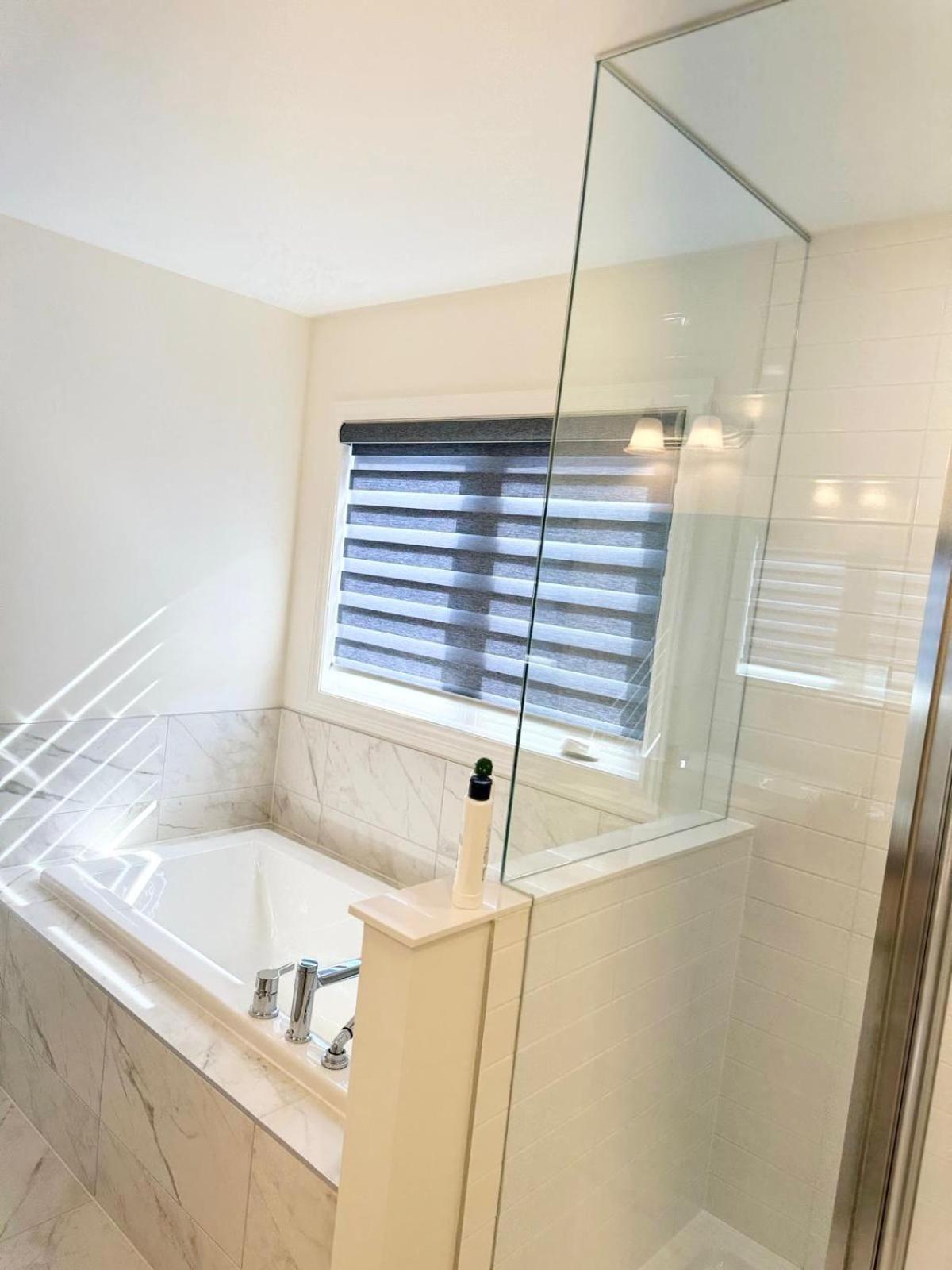 Barrie Vacations - Brand New Modern Home in Barrie! - Property Image 4