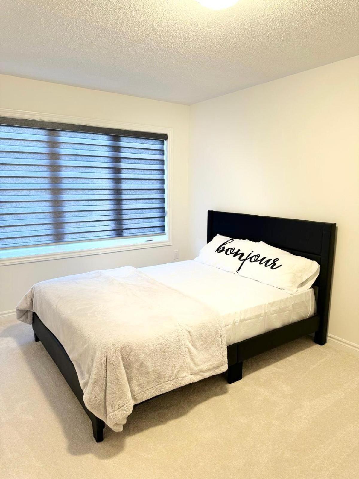 Barrie Vacations - Brand New Modern Home in Barrie! - Property Image 11