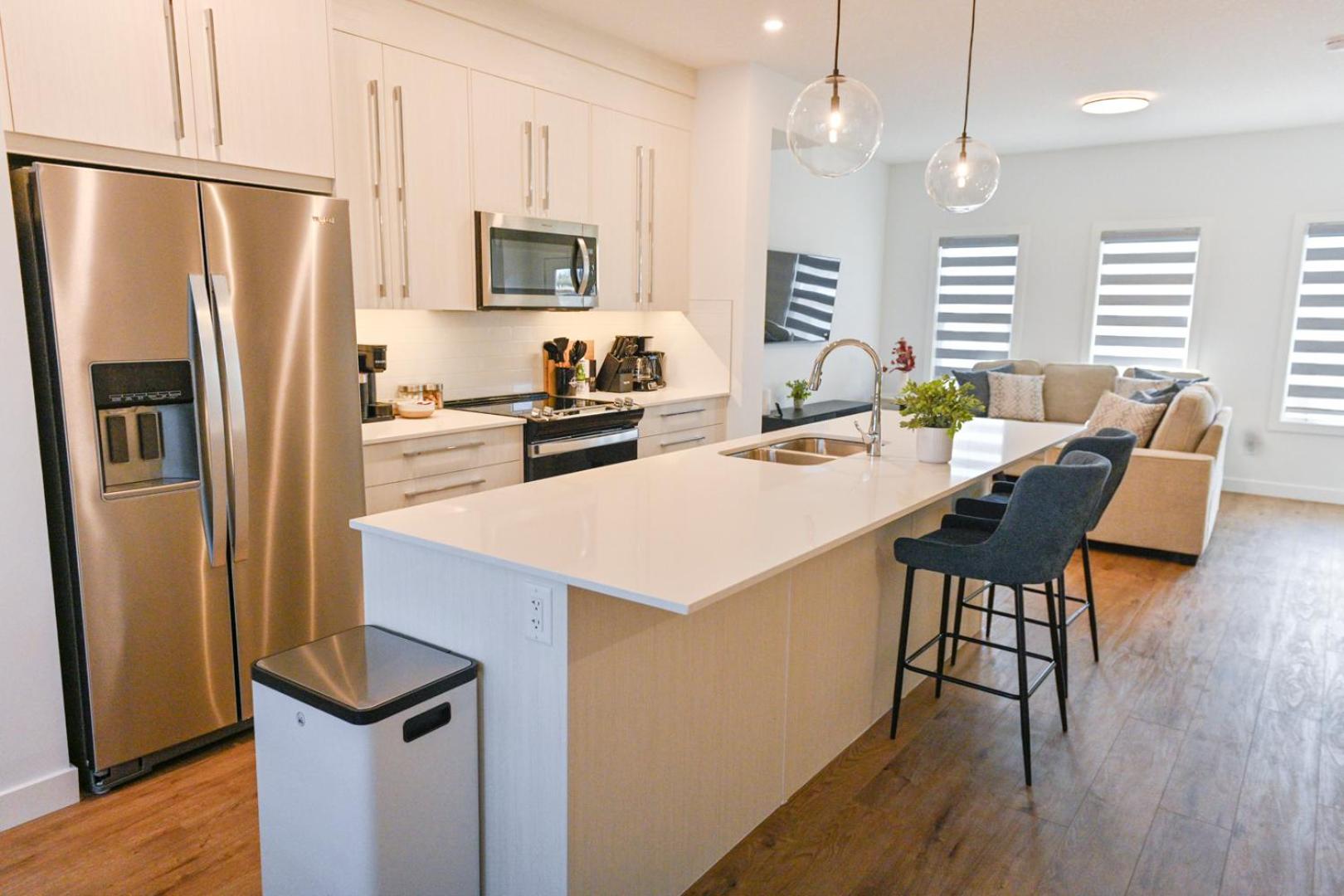 Luxury 3 Bdrm 3 Bath townhome in Chestermere