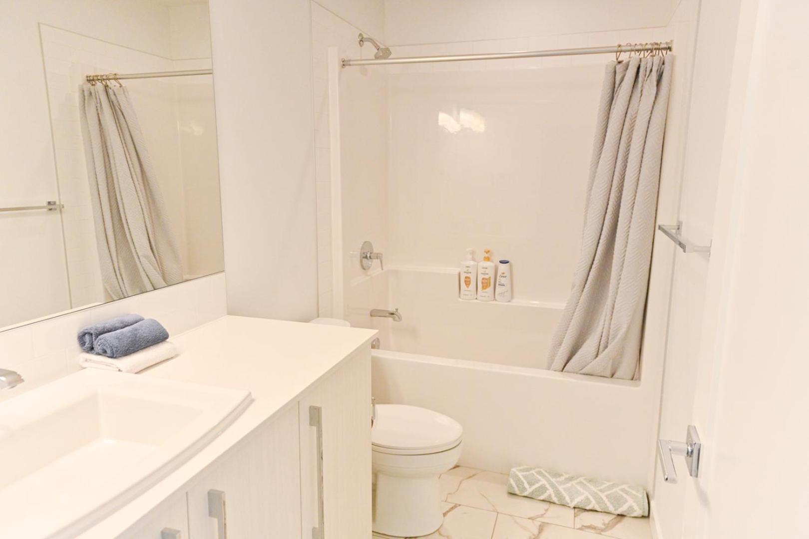 Luxury 3 Bdrm 3 Bath townhome in Chestermere