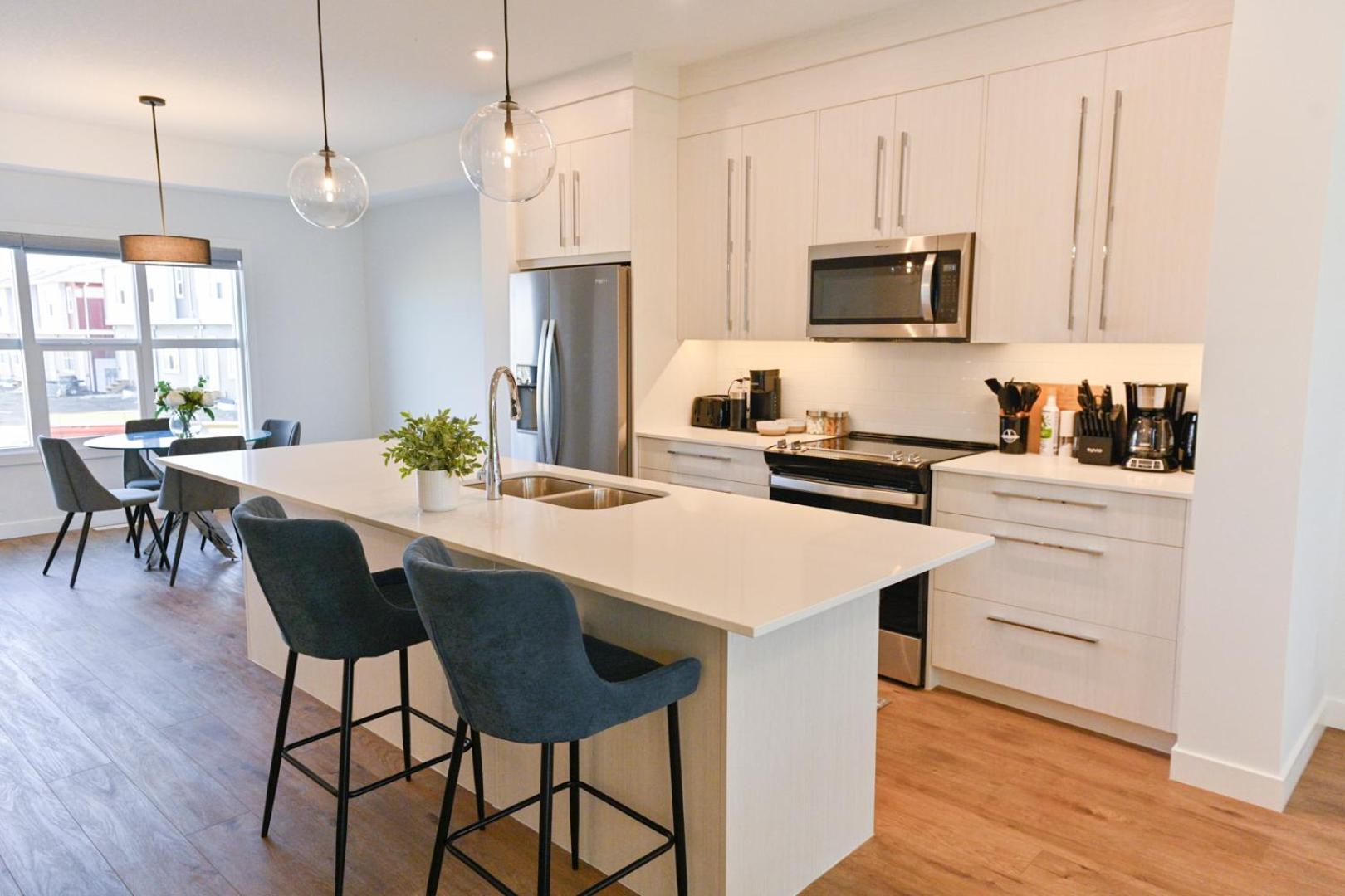 Luxury 3 Bdrm 3 Bath townhome in Chestermere