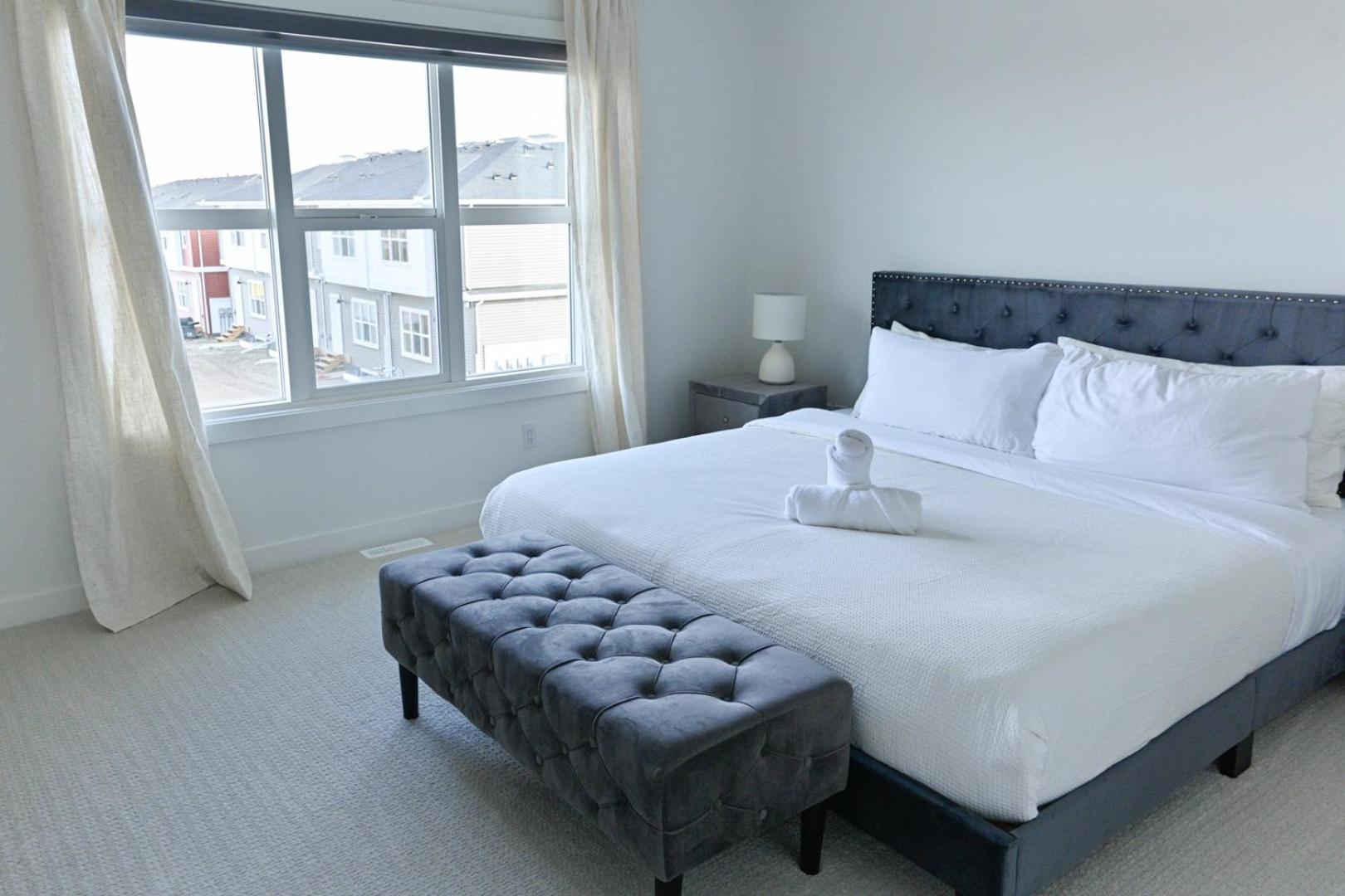 Luxury 3 Bdrm 3 Bath townhome in Chestermere