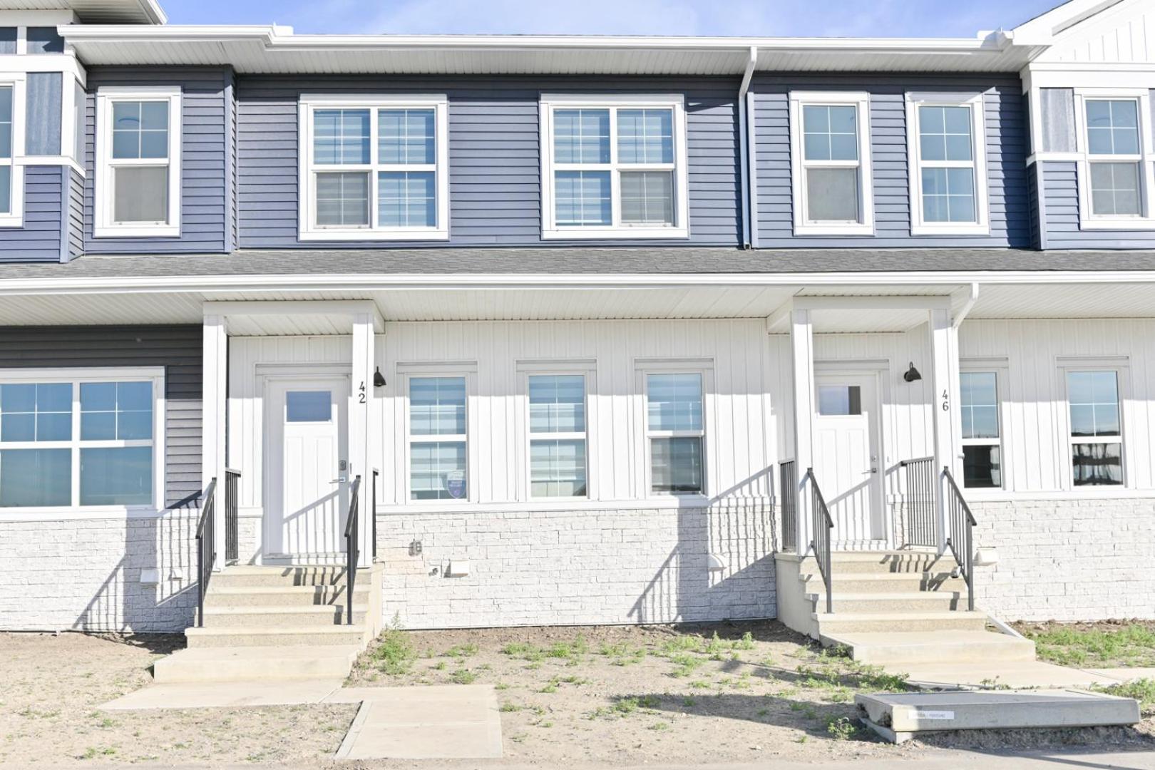 Luxury 3 Bdrm 3 Bath townhome in Chestermere
