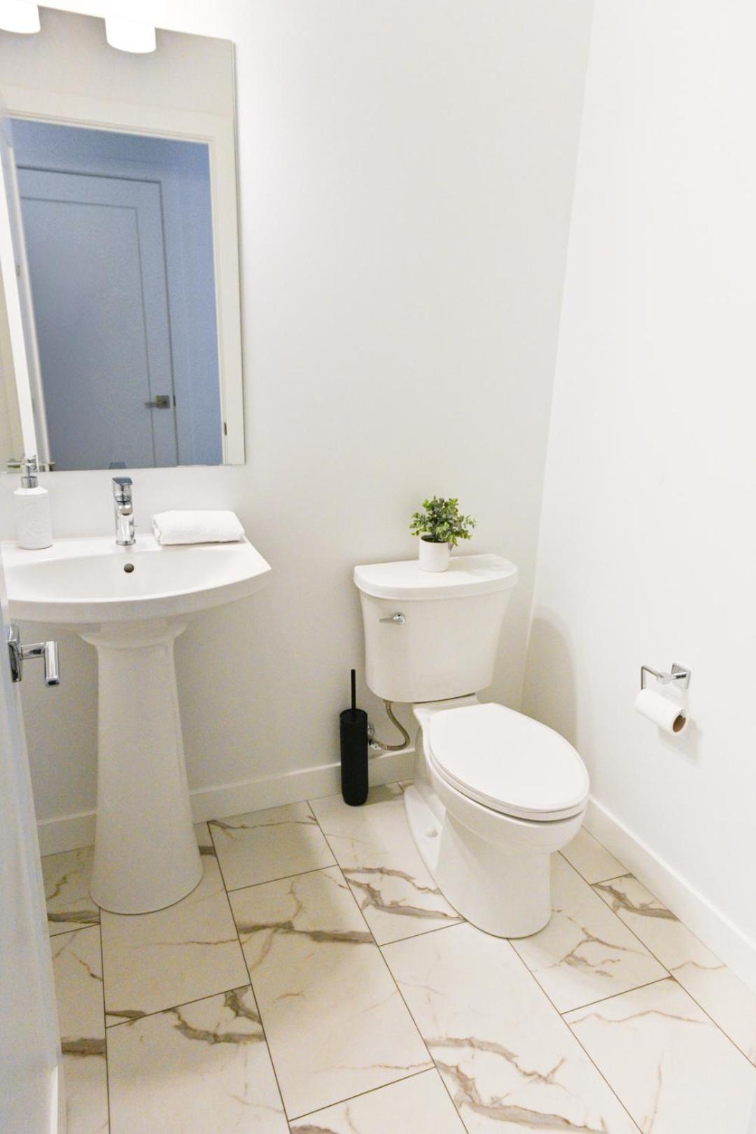 Luxury 3 Bdrm 3 Bath townhome in Chestermere