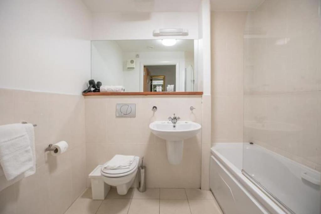 Dublin City Centre Mondern 1 bed apt - sleeps 4 Open booking
