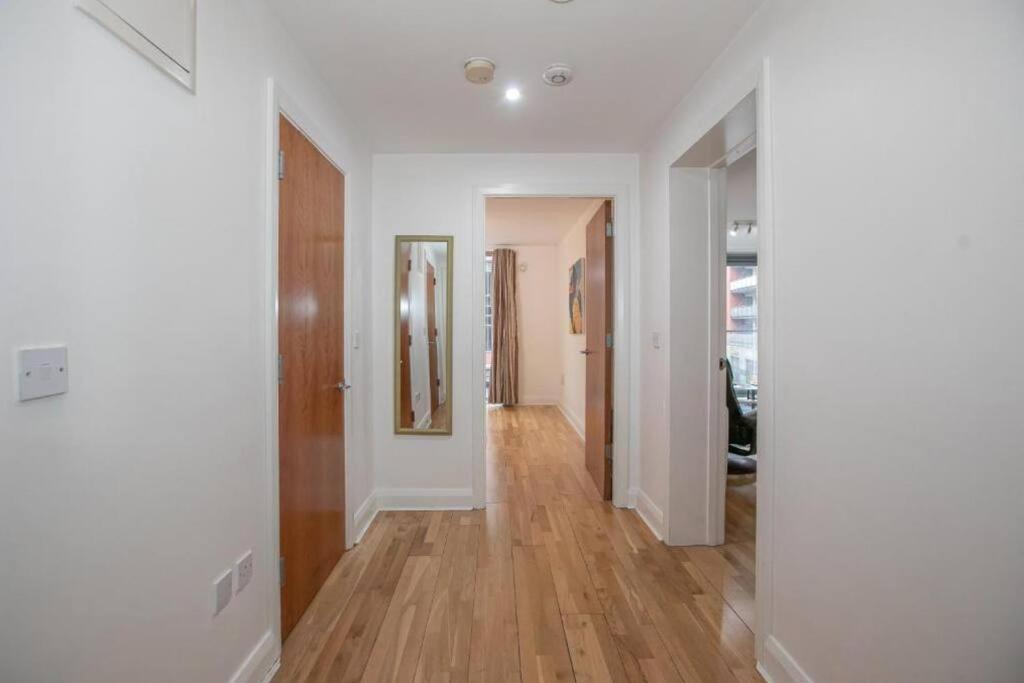 Dublin City Centre Mondern 1 bed apt - sleeps 4 Open booking