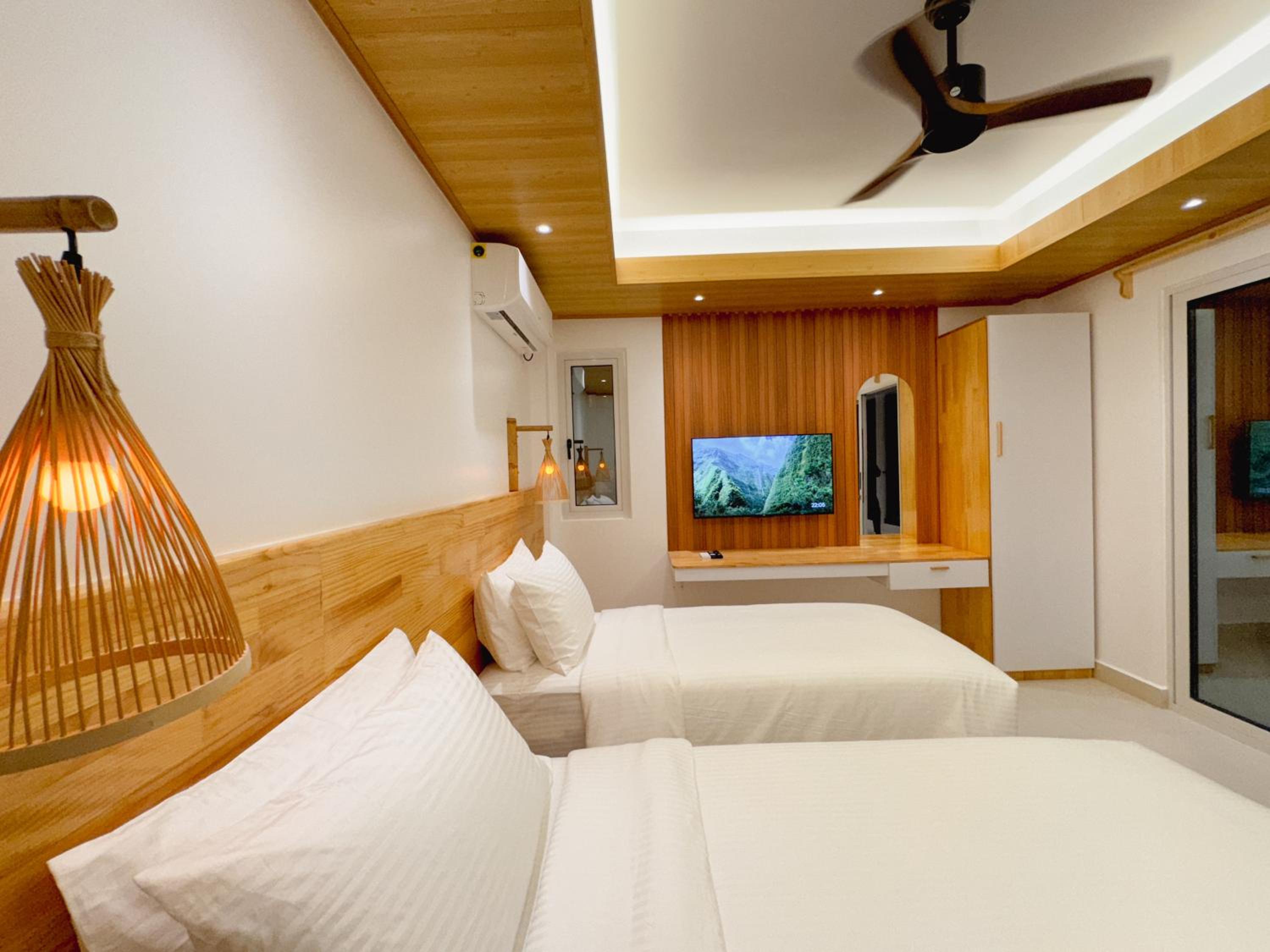 Pavona Maldives