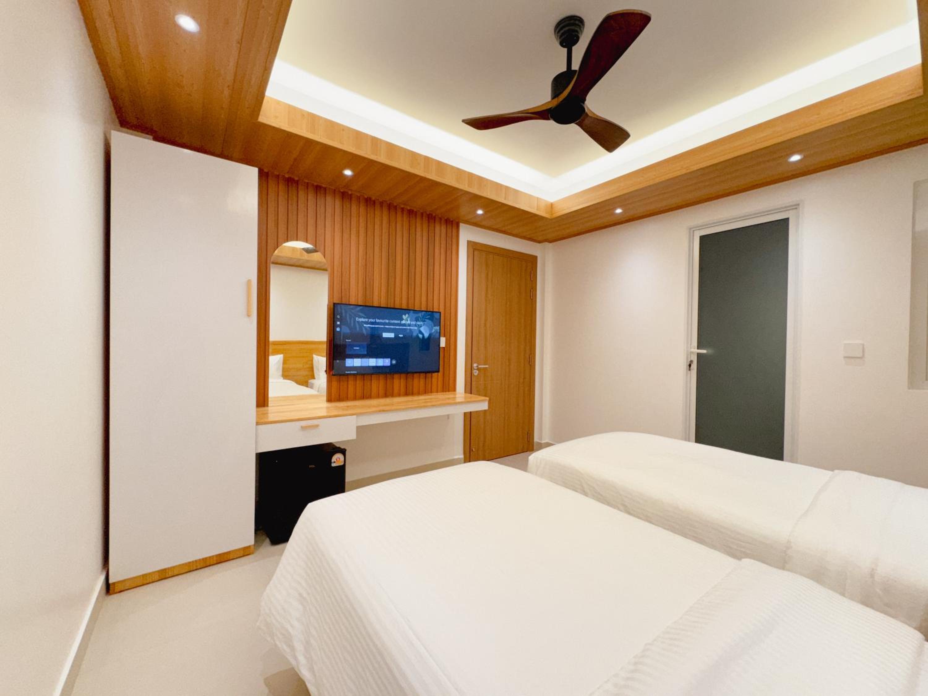 Pavona Maldives