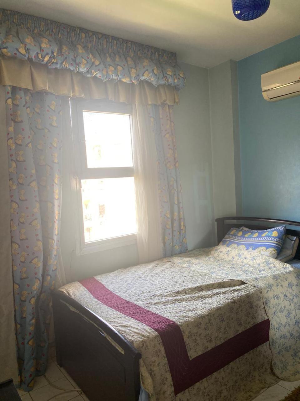 Females only Private bedroom stay with me Rehab city