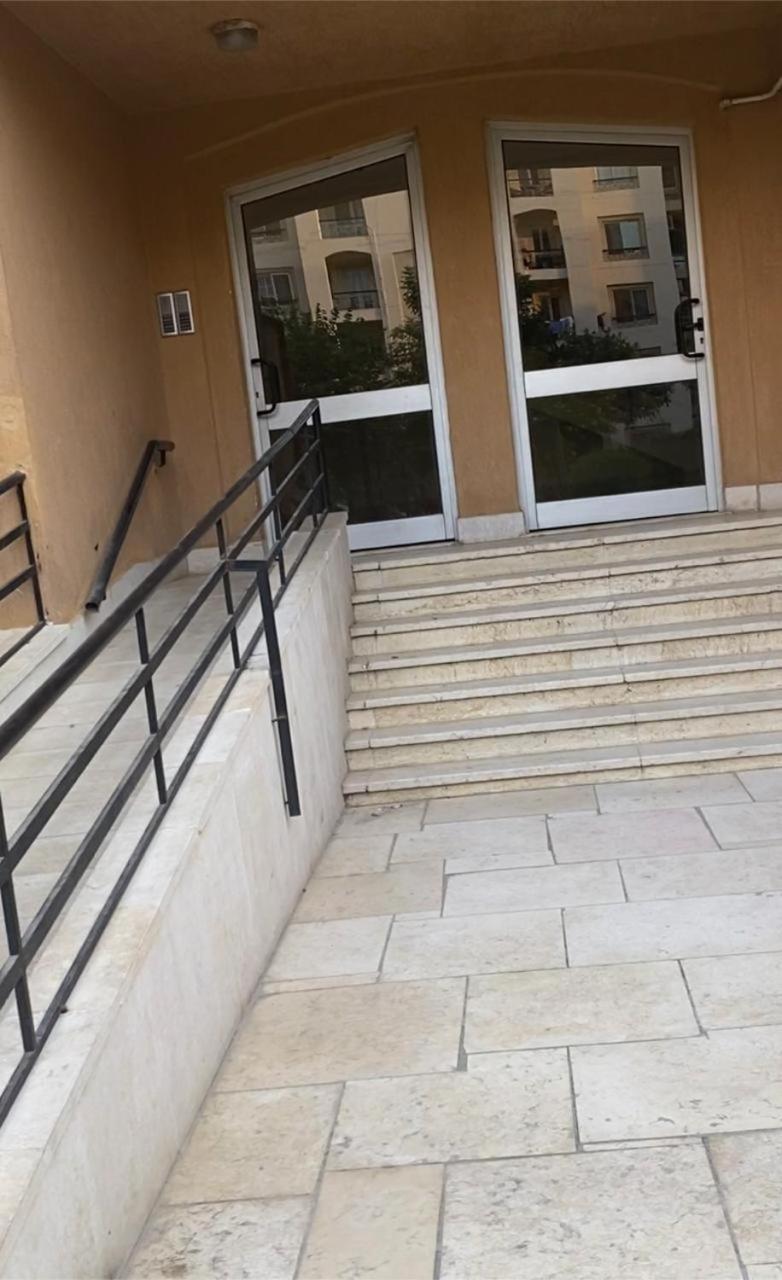 Females only Private bedroom stay with me Rehab city