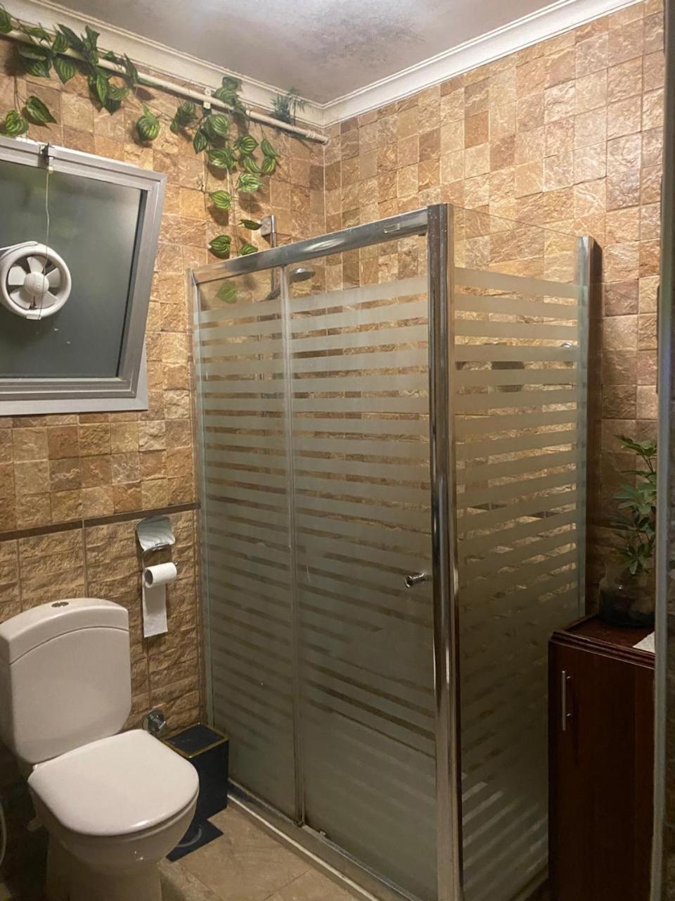 Females only Private bedroom stay with me Rehab city
