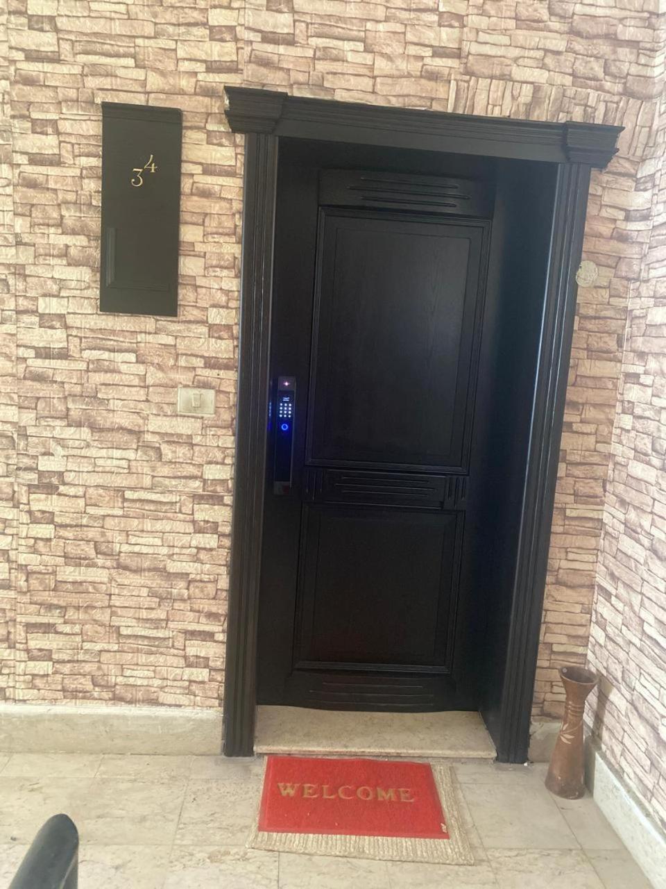 Females only Private bedroom stay with me Rehab city