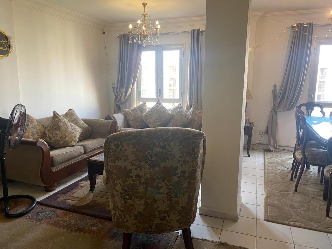 Females only Private bedroom stay with me Rehab city