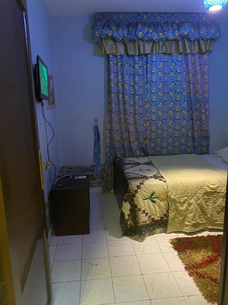 Females only Private bedroom stay with me Rehab city