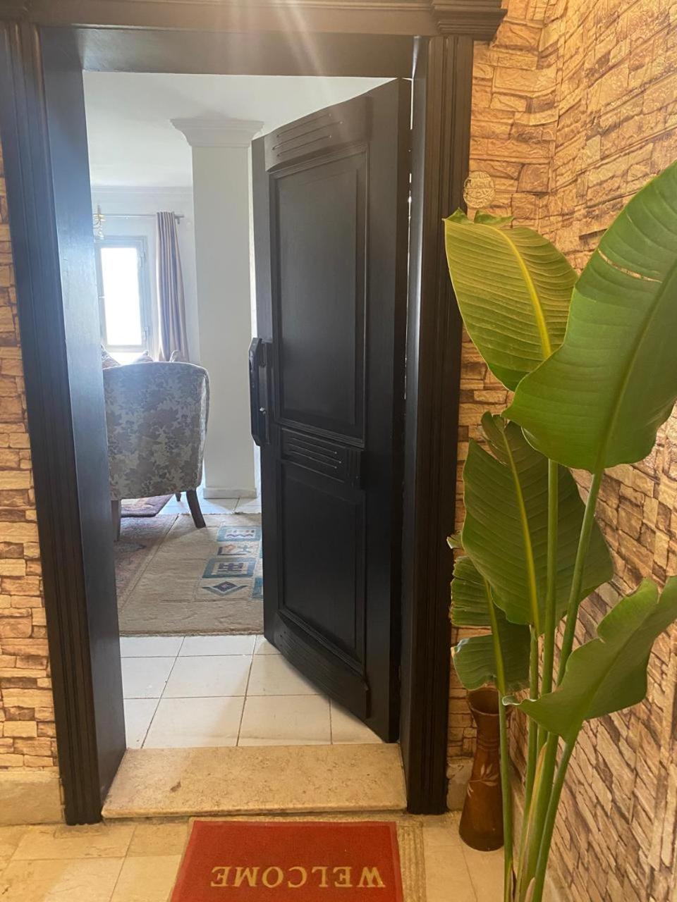 Females only Private bedroom stay with me Rehab city